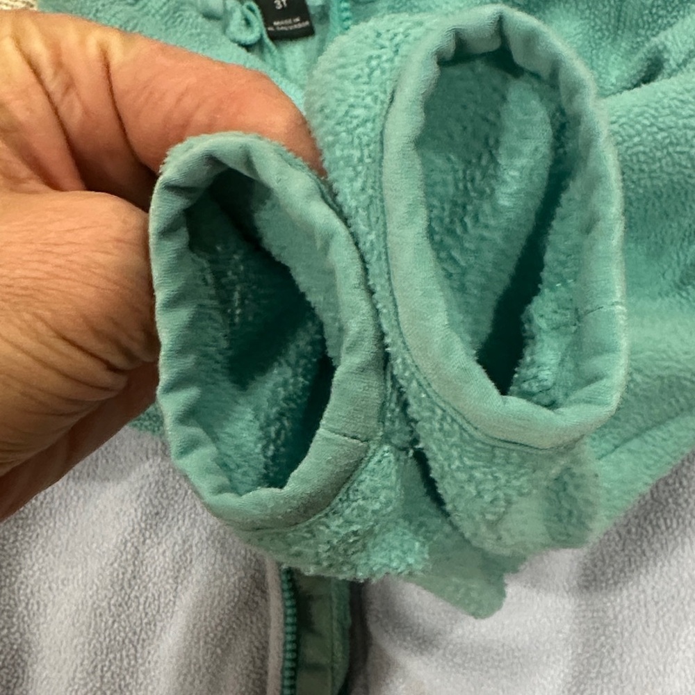 Patagonia lightweight fleece Hoodie - Picture 3 of 4